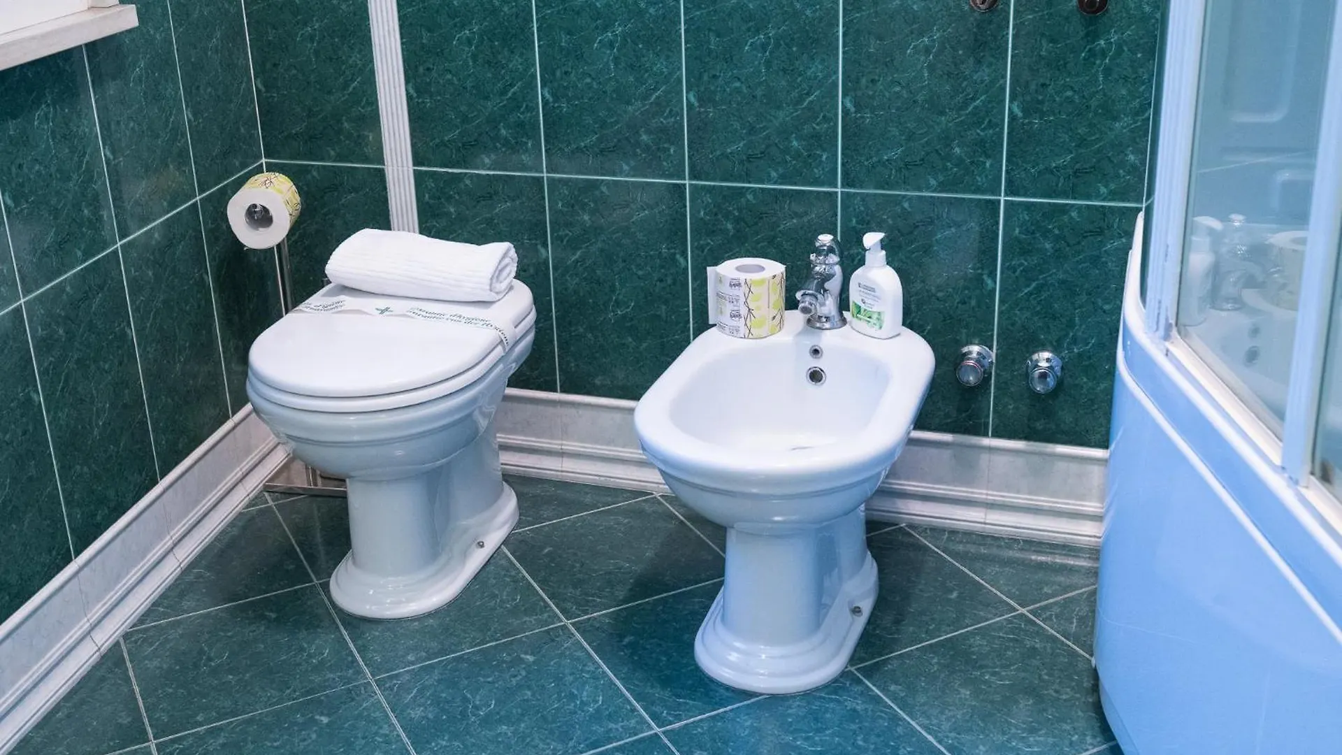 Apartment Ubaldi Home - 2 Stops From San Pietro