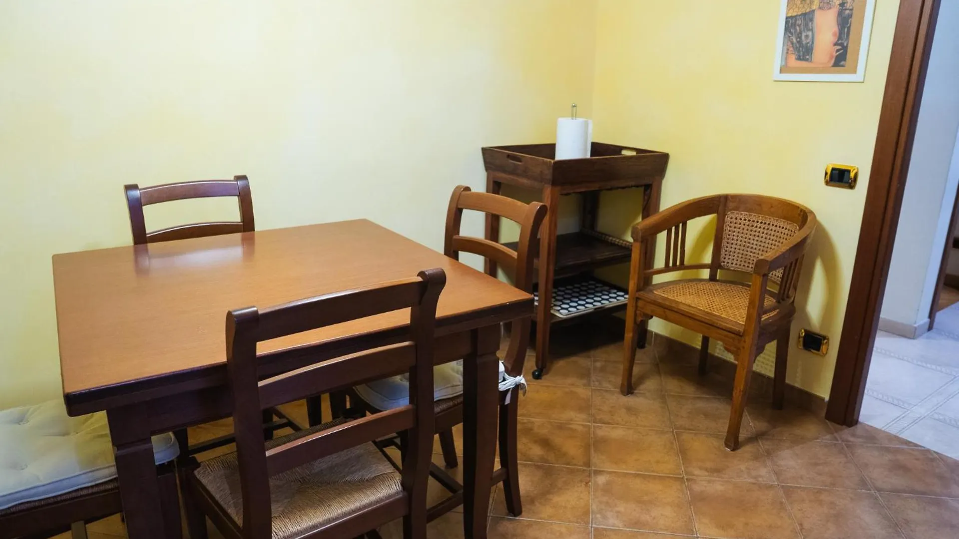 Apartment Ubaldi Home - 2 Stops From San Pietro